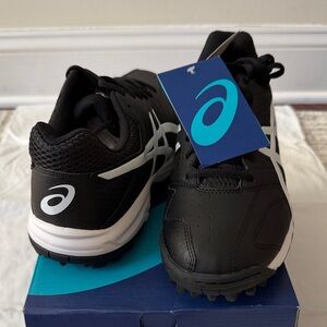 ASICS women’s turf shoes Black and White